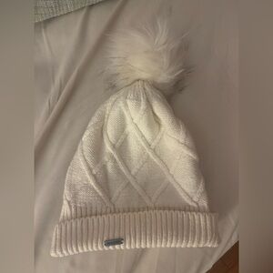 Hollister White Knit Pom-Pom Beanie